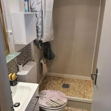 Geraniums 4 아파트